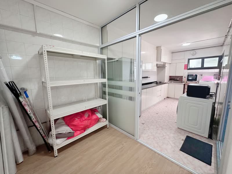 663B Jurong West Street 65 HDB Flat For Sale at S$ 618,000 | PropertyGuru Singapore - Kitchen