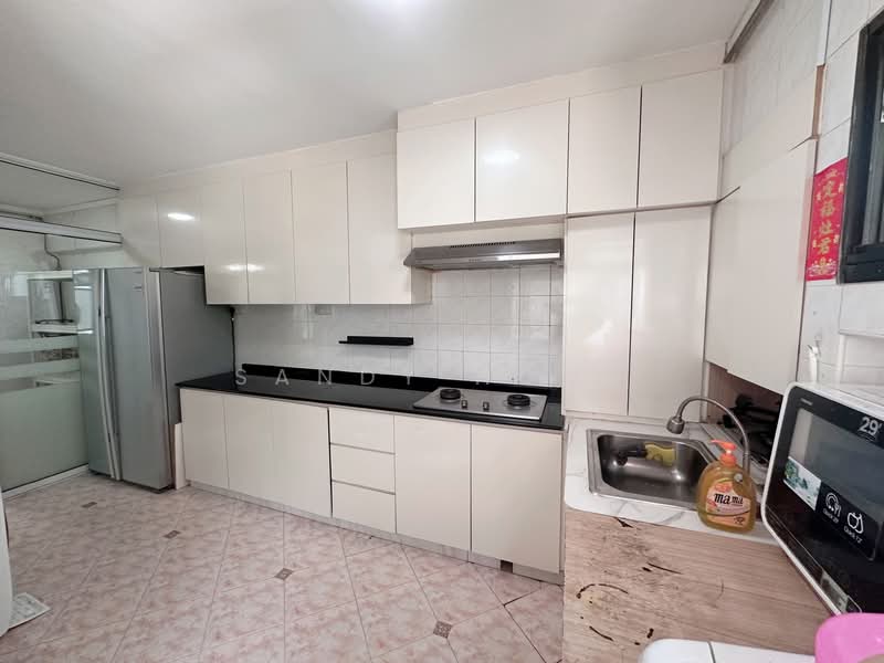 663B Jurong West Street 65 HDB Flat For Sale at S$ 618,000 | PropertyGuru Singapore - Kitchen