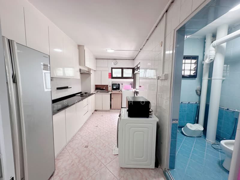 663B Jurong West Street 65 HDB Flat For Sale at S$ 618,000 | PropertyGuru Singapore - Kitchen