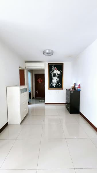 511A Yishun Street 51 HDB Flat For Sale at S$ 565,000 | PropertyGuru Singapore - Walkway/Dining