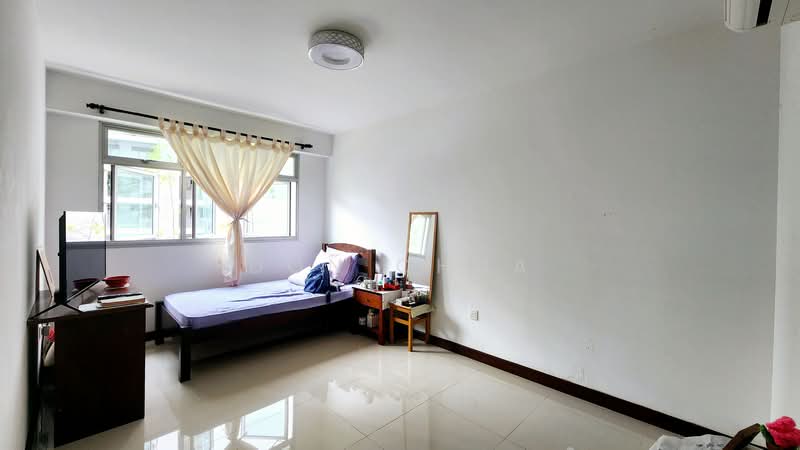 511A Yishun Street 51 HDB Flat For Sale at S$ 565,000 | PropertyGuru Singapore - MasterBedroom