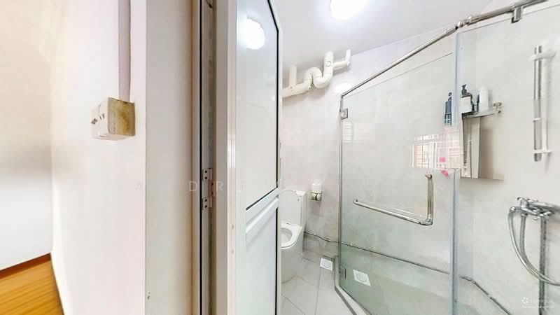 94B Bedok North Avenue 4 HDB Flat For Sale at S$ 948,888 | PropertyGuru Singapore - Bathroom