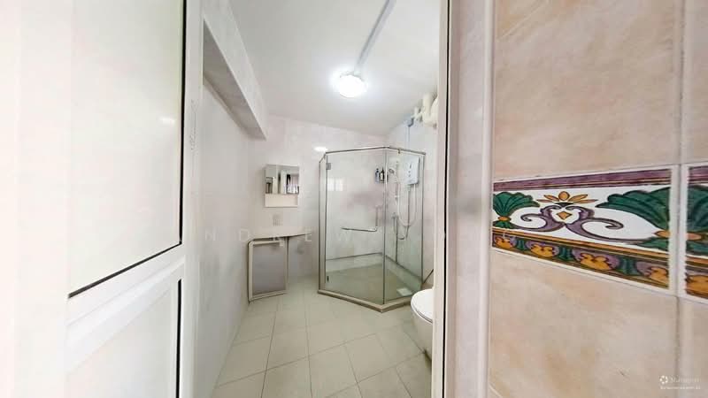 94B Bedok North Avenue 4 HDB Flat For Sale at S$ 948,888 | PropertyGuru Singapore - Bathroom