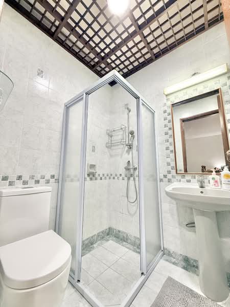 Kelulut Hill Terraced House For Sale at S$ 3,900,000 | PropertyGuru Singapore - Bathroom