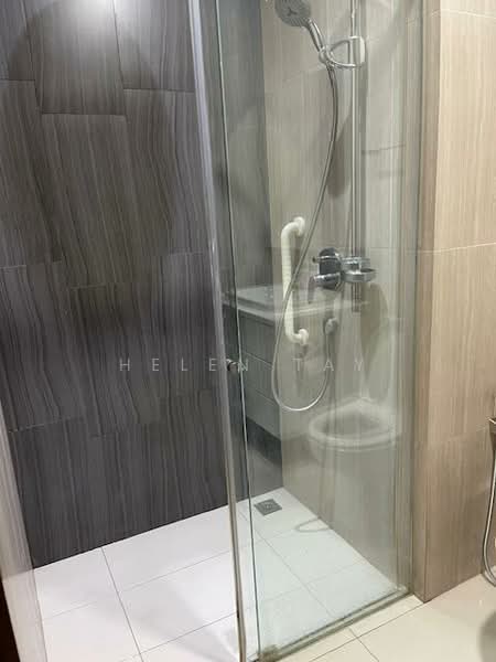 The Hillford Condominium For Sale at S$ 668,000 | PropertyGuru Singapore - Bathroom