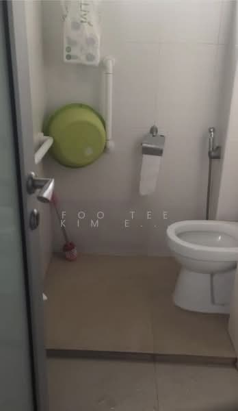 492 Jurong West Street 41, 492 Jurong West Street 41, 2 Bedrooms, 689 sqft, HDB Flat For Rent, by Foo Tee Kim Esther, 500100022 - Bathroom - PropertyGuru.com.sg