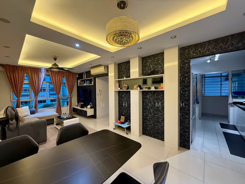 504C Yishun Street 51 HDB Flat For Sale at S$ 630,000 | PropertyGuru Singapore - Living Room