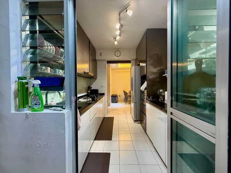 504C Yishun Street 51 HDB Flat For Sale at S$ 630,000 | PropertyGuru Singapore - Kitchen