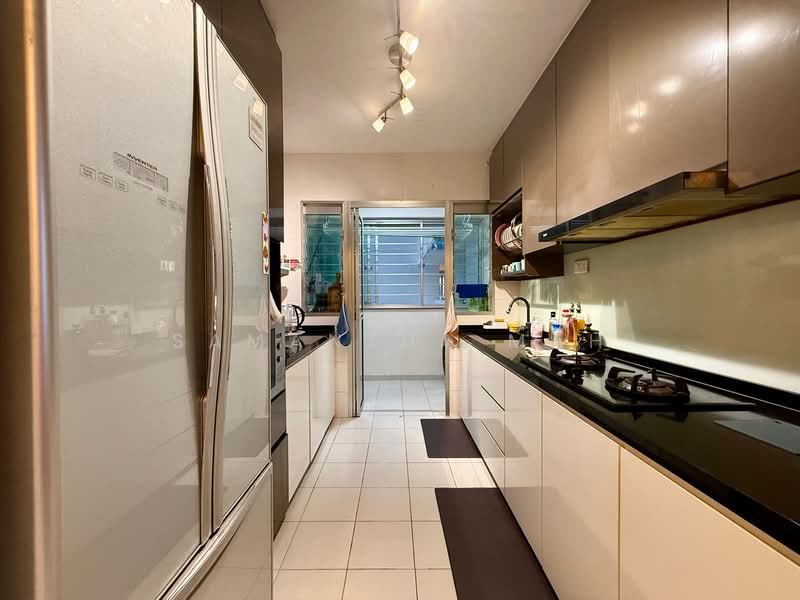 504C Yishun Street 51 HDB Flat For Sale at S$ 630,000 | PropertyGuru Singapore - Kitchen