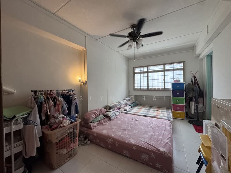 619 Woodlands Drive 52 HDB Flat For Sale at S$ 550,000 | PropertyGuru Singapore - Master Room