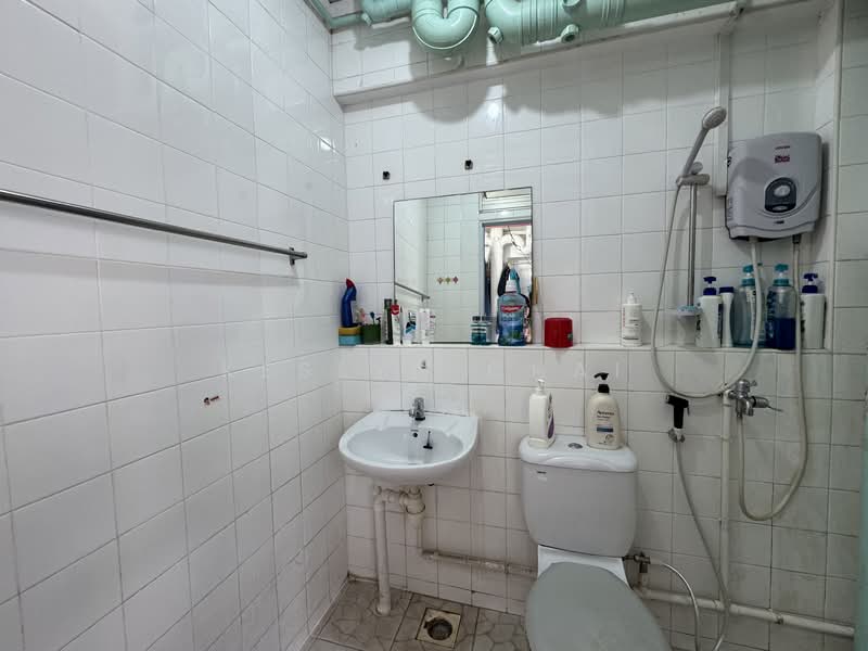 619 Woodlands Drive 52 HDB Flat For Sale at S$ 550,000 | PropertyGuru Singapore - Bathroom
