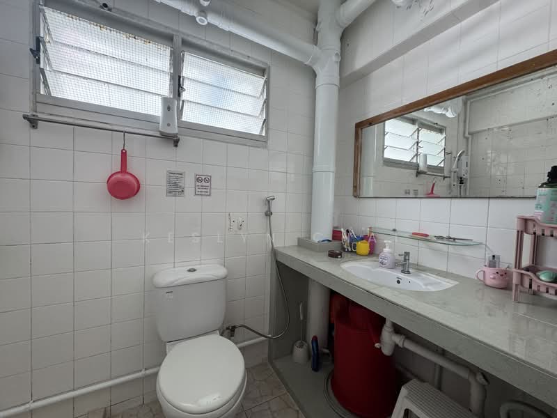 619 Woodlands Drive 52 HDB Flat For Sale at S$ 550,000 | PropertyGuru Singapore - Bathroom