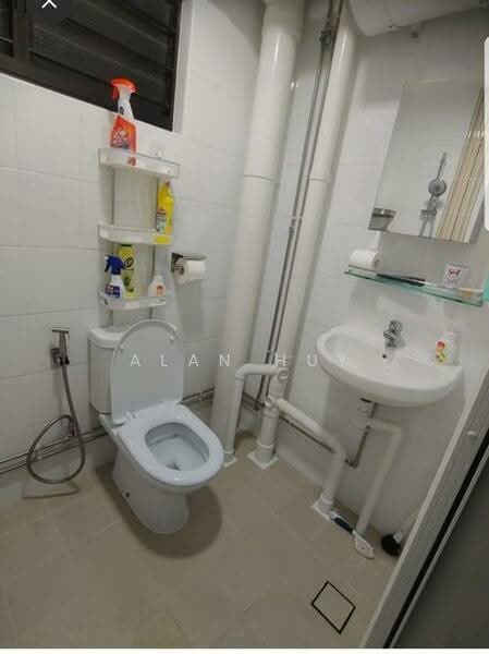 515 Hougang Avenue 10, 515 Hougang Avenue 10, Room Rental, 200 sqft, HDB Flat For Rent, by Alan Huy, 500100042 - Bathroom - PropertyGuru.com.sg
