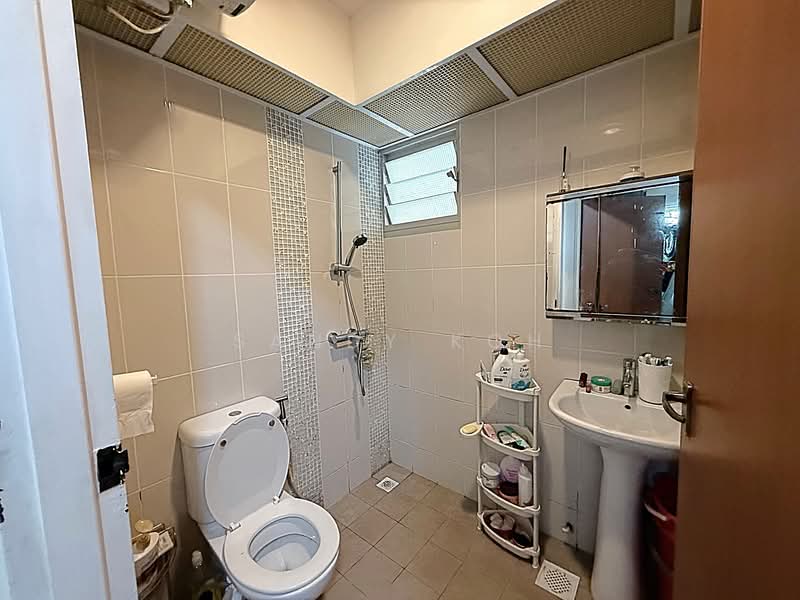 527B Pasir Ris Street 51 HDB Flat For Sale at S$ 619,000 | PropertyGuru Singapore - Bathroom