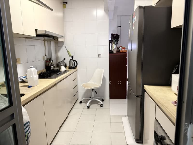 527B Pasir Ris Street 51 HDB Flat For Sale at S$ 619,000 | PropertyGuru Singapore - Kitchen