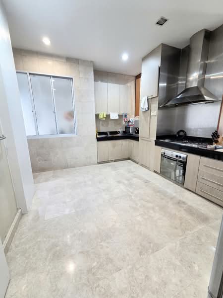 Parc Regency Apartment For Sale at S$ 2,550,000 | PropertyGuru Singapore - Kitchen