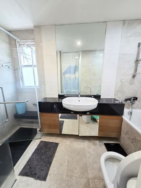 Parc Regency Apartment For Sale at S$ 2,550,000 | PropertyGuru Singapore - Bathroom