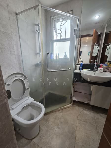 Parc Regency Apartment For Sale at S$ 2,550,000 | PropertyGuru Singapore - Bathroom