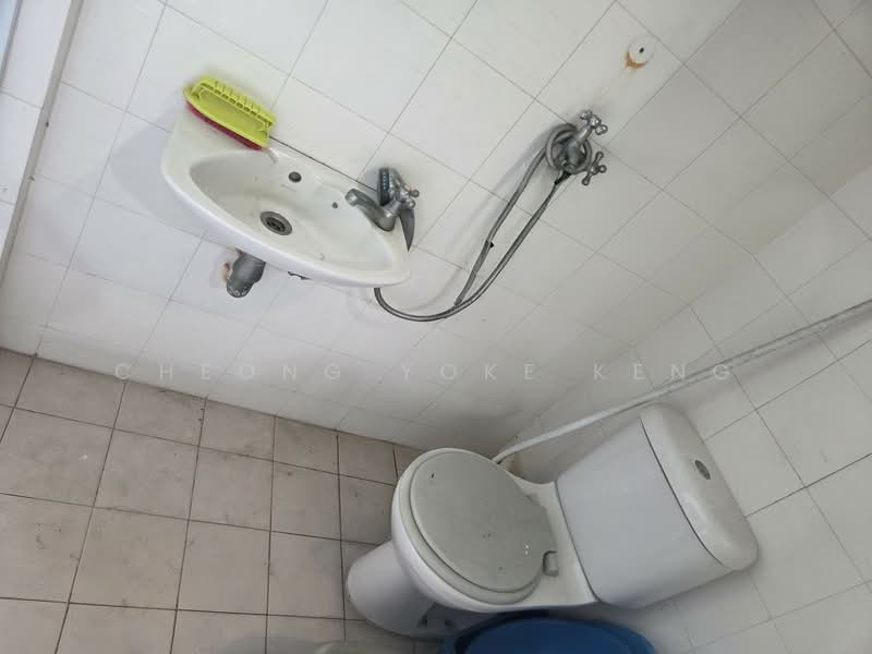 Parc Regency Apartment For Sale at S$ 2,550,000 | PropertyGuru Singapore - Bathroom