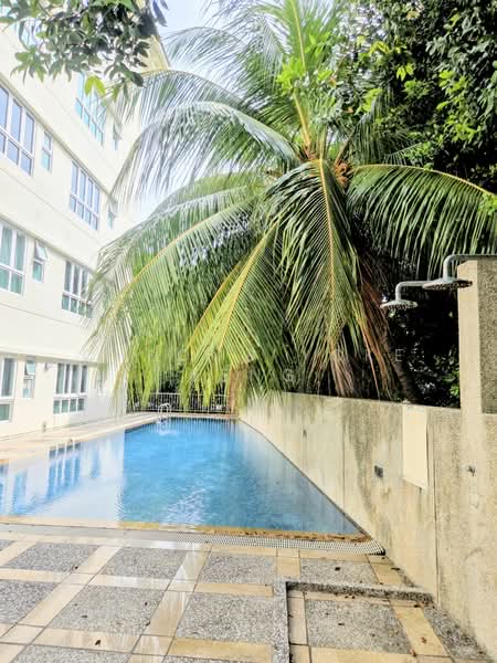 Parc Regency Apartment For Sale at S$ 2,550,000 | PropertyGuru Singapore - Pool