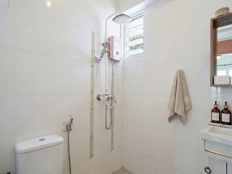 342A Yishun Ring Road, 342A Yishun Ring Road, 3 Bedrooms, 1,033 sqft, HDB Flat For Sale, by Chester Lim 林俊贤, 500100052 - Common toilet - PropertyGuru.com.sg