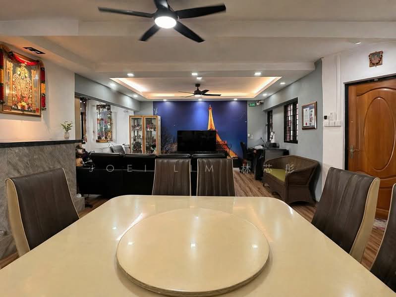 288 Tampines Street 22 HDB Flat For Sale at S$ 708,000 | PropertyGuru Singapore - Living Room