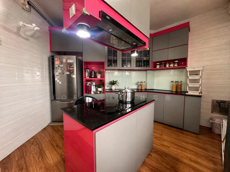 288 Tampines Street 22 HDB Flat For Sale at S$ 708,000 | PropertyGuru Singapore - Kitchen