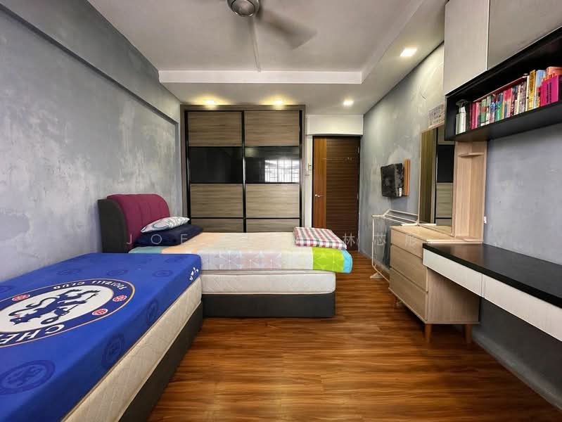 288 Tampines Street 22 HDB Flat For Sale at S$ 708,000 | PropertyGuru Singapore - Bedroom