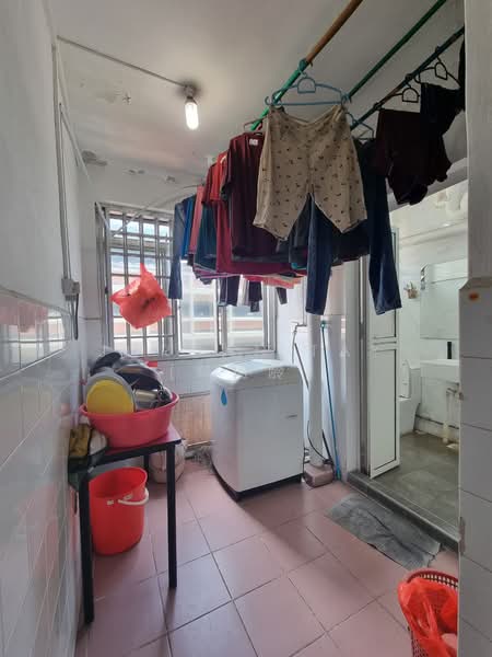 735 Jurong West Street 75 HDB Flat For Sale at S$ 650,000 | PropertyGuru Singapore - Interior