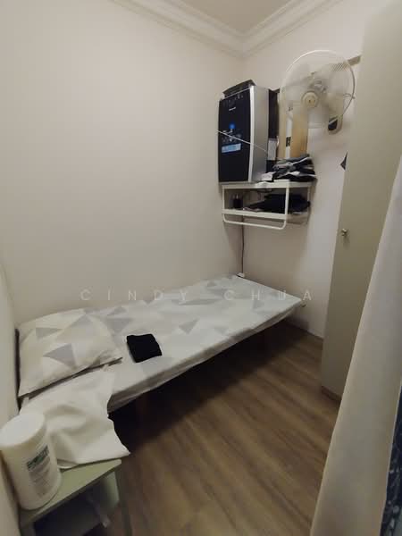 147 Mei Ling Street HDB Flat For Sale at S$ 1,899,999 | PropertyGuru Singapore - Helper's room