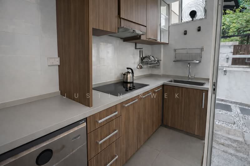 Begonia Semi Detached move in 3 yrs old Renovation Semi-Detached House For Sale at S$ 3,280,000 | PropertyGuru Singapore - Kitchen