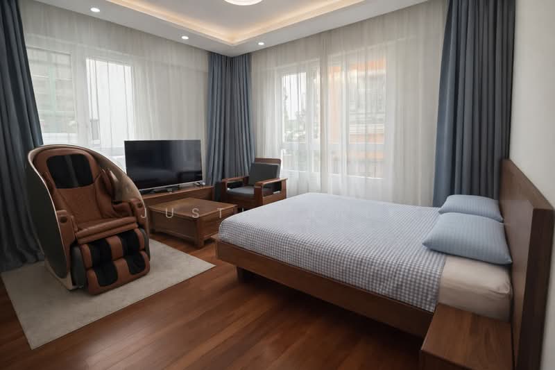 Begonia Semi Detached move in 3 yrs old Renovation Semi-Detached House For Sale at S$ 3,280,000 | PropertyGuru Singapore - Bedroom