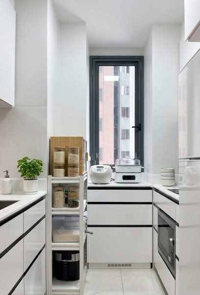 Parc Botannia Condominium For Sale at S$ 1,290,000 | PropertyGuru Singapore - Kitchen