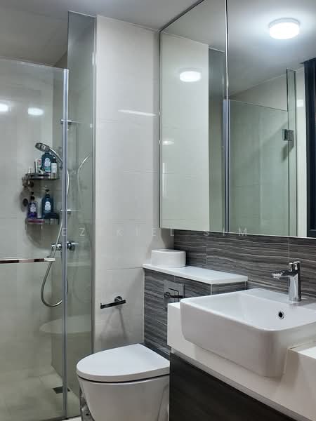 Parc Botannia Condominium For Sale at S$ 1,290,000 | PropertyGuru Singapore - Common Bathroom