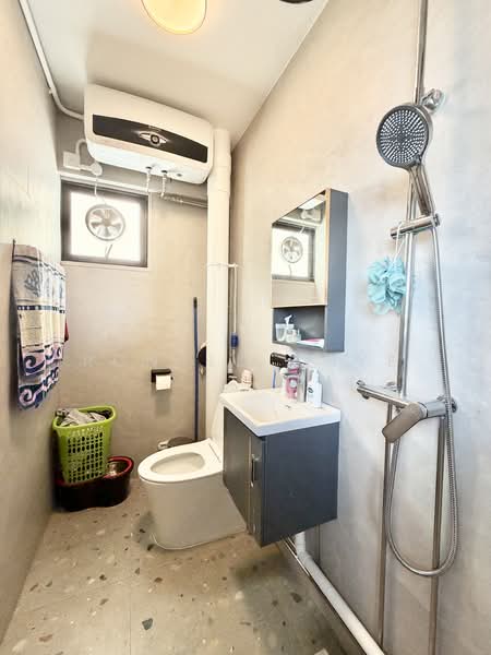 629 Hougang Avenue 8 HDB Flat For Sale at S$ 528,000 | PropertyGuru Singapore - Bathroom