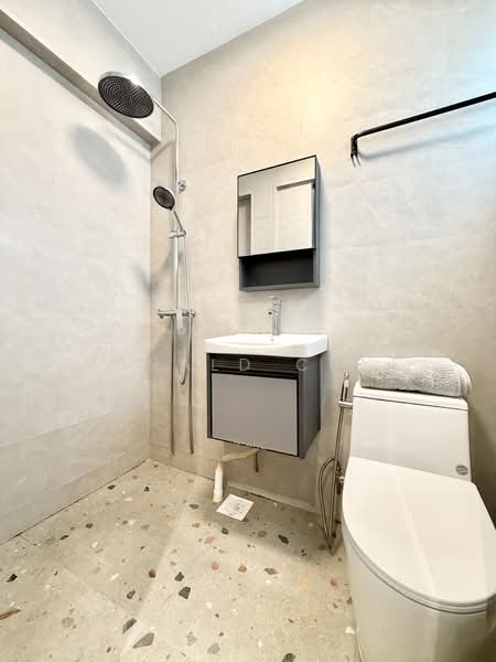 629 Hougang Avenue 8 HDB Flat For Sale at S$ 528,000 | PropertyGuru Singapore - Bathroom