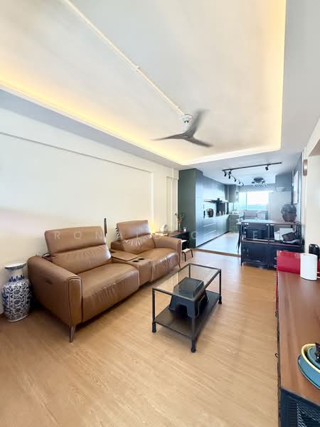 629 Hougang Avenue 8 HDB Flat For Sale at S$ 528,000 | PropertyGuru Singapore - Living Room