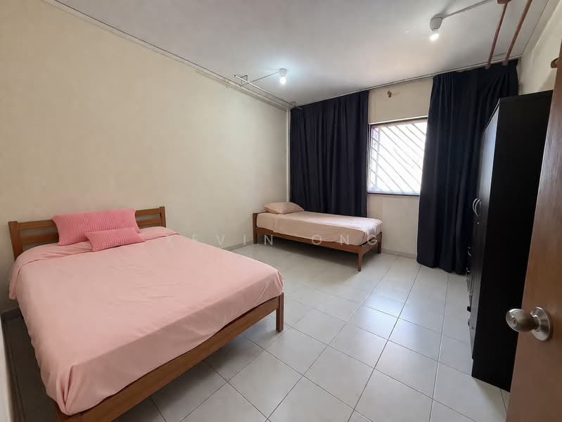 142 Serangoon North Avenue 1 HDB Flat For Sale at S$ 1,000,000 | PropertyGuru Singapore - Bedroom