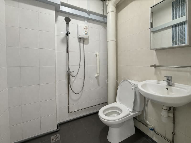 142 Serangoon North Avenue 1 HDB Flat For Sale at S$ 1,000,000 | PropertyGuru Singapore - Bathroom