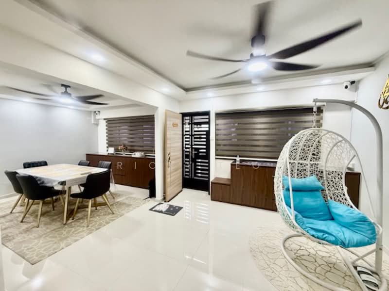 326 Yishun Ring Road HDB Flat For Sale at S$ 910,000 | PropertyGuru Singapore - Living Room