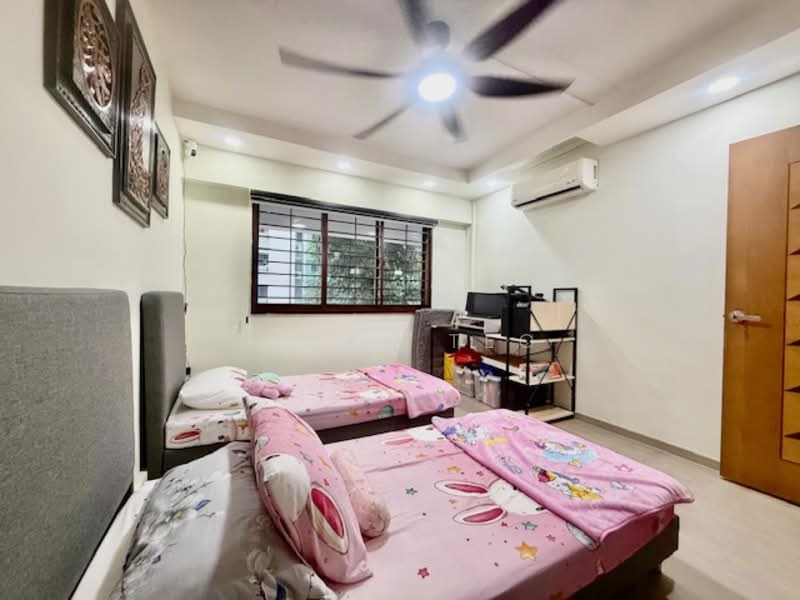 326 Yishun Ring Road HDB Flat For Sale at S$ 910,000 | PropertyGuru Singapore - Bedroom