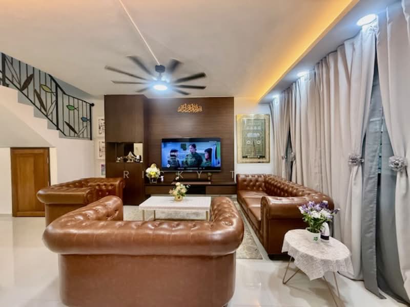 326 Yishun Ring Road HDB Flat For Sale at S$ 910,000 | PropertyGuru Singapore - Living Room