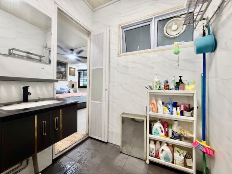 326 Yishun Ring Road HDB Flat For Sale at S$ 910,000 | PropertyGuru Singapore - Bathroom