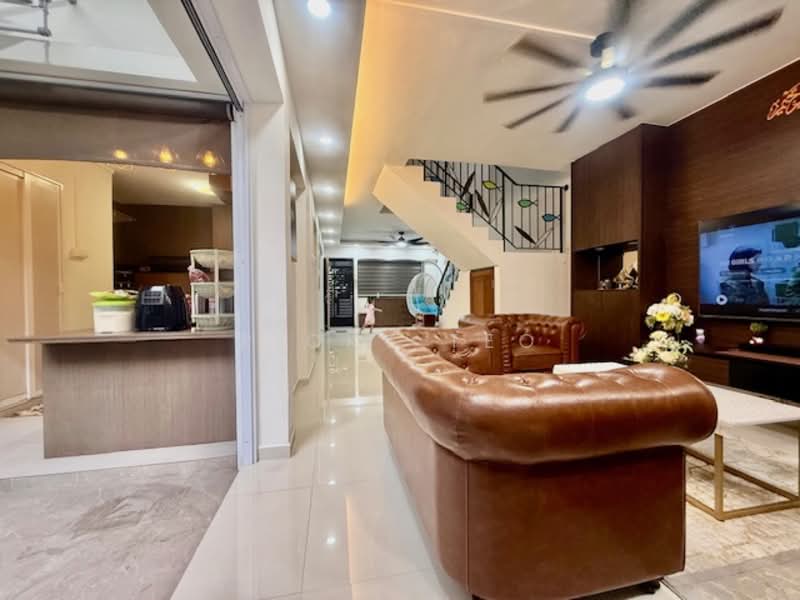 326 Yishun Ring Road HDB Flat For Sale at S$ 910,000 | PropertyGuru Singapore - Living Room