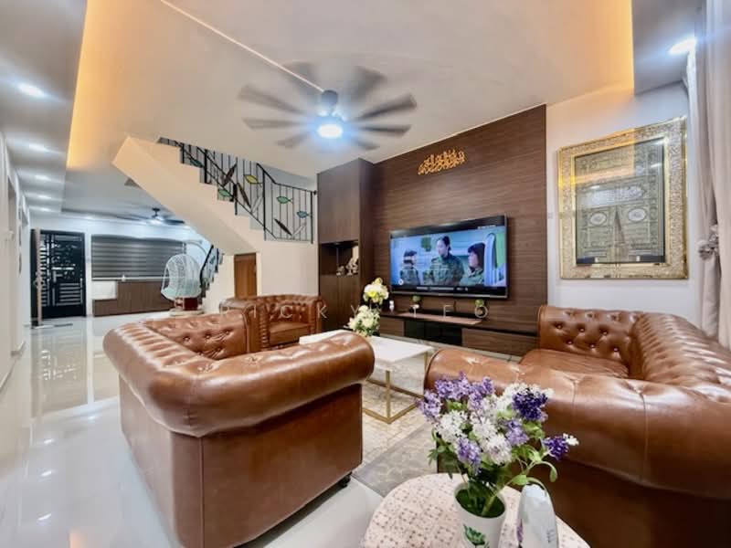 326 Yishun Ring Road HDB Flat For Sale at S$ 910,000 | PropertyGuru Singapore - Living Room