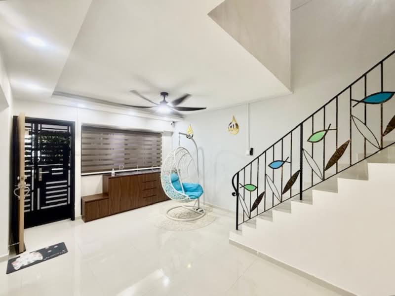 326 Yishun Ring Road HDB Flat For Sale at S$ 910,000 | PropertyGuru Singapore - Living Room