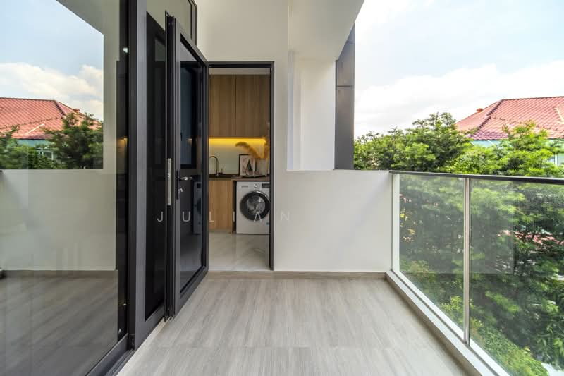 K Suites, 21 Lorong K Telok Kurau, 4 Bedrooms, 1,076 sqft, Apartment For Rent, by Julian Neo, 500100121 - Balcony - PropertyGuru.com.sg