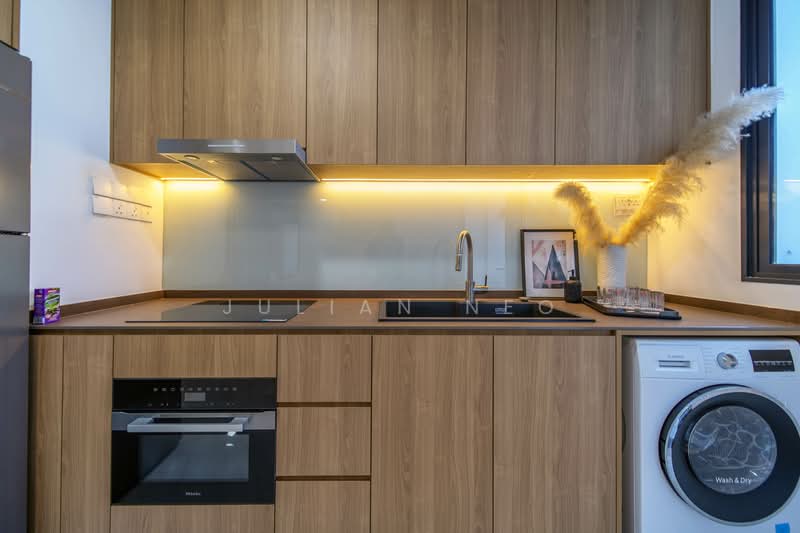 K Suites, 21 Lorong K Telok Kurau, 4 Bedrooms, 1,076 sqft, Apartment For Rent, by Julian Neo, 500100121 - Kitchen - PropertyGuru.com.sg