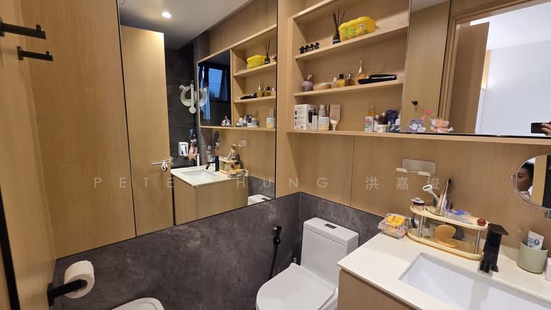 Urban Heritage Apartment For Sale at S$ 1,000,000 | PropertyGuru Singapore - Bathroom