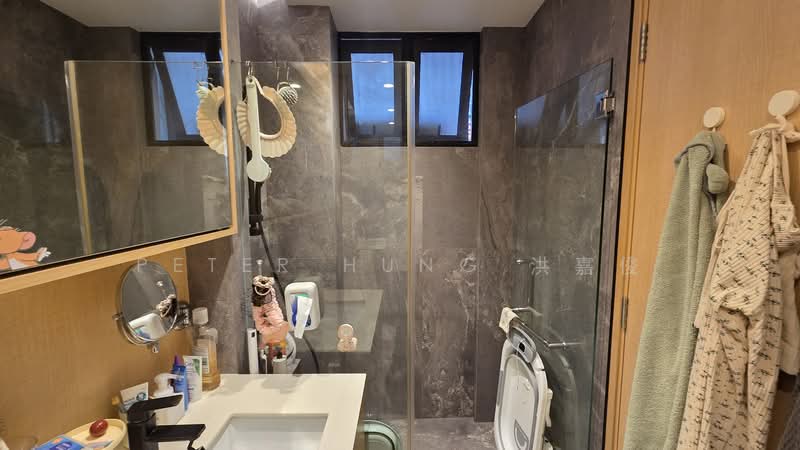 Urban Heritage Apartment For Sale at S$ 1,000,000 | PropertyGuru Singapore - Bathroom